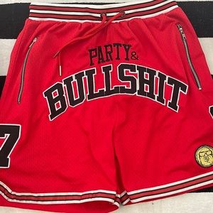 Sneakerhead shorts size large bulls style new